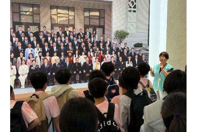 臺中市立人國小五年級師生一行參觀博物館活動照片